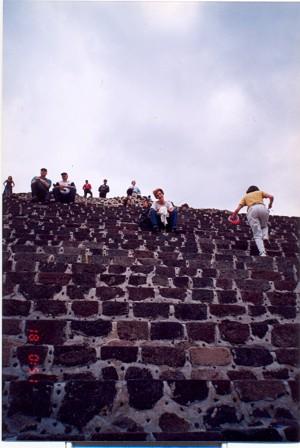 Mehika – pogled z Lunine piramide ob koncu 20. stoletja - ob gostovanju z LGL – na ?