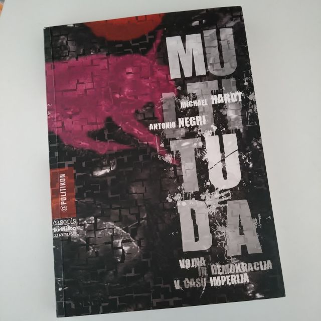 Knjiga Multituda, oblikoval N. Jelesijević. Foto: N.J.